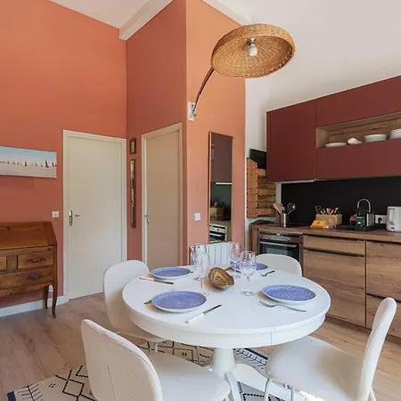 Flat In A Traditional Norman Townhouse - Garden Apartment *